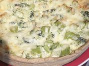 Una foto de quiche de brocoli
