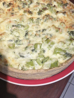 Una foto de Quiche de Jurel y brócoli con masa de avena