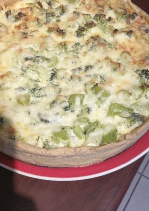 Una foto de Quiche de Jurel y brócoli con masa de avena