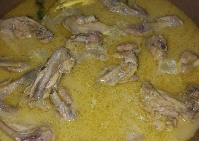 Resep Opor ayam bumbu kuning lezat yang Menggugah Selera