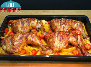 Foto principal de Pollo asado al estilo turco con patatas y cebolla