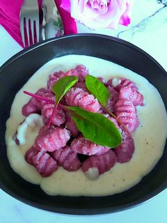 Une photo de Gnocchis de betterave à la crème de parmesan