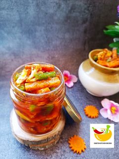 मिश्र भाज्यांचे लोणचे (mix bhajyache lonche recipe in marathi) रेसिपी चे मुख्य फोटो 