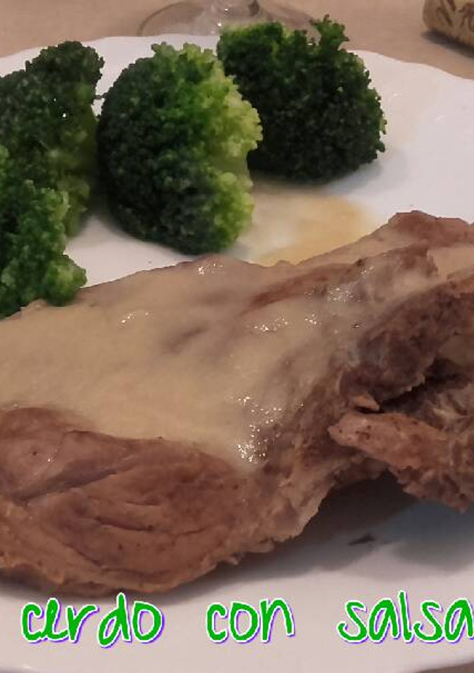 Una foto de Chuletas de cerdo con salsa de cebolla*