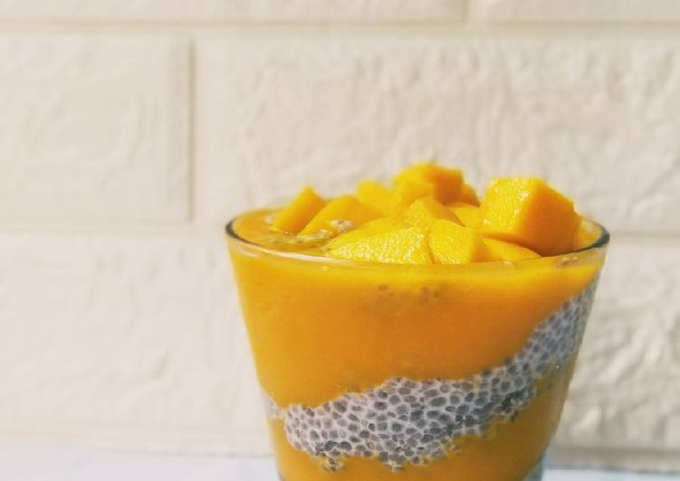 Mango chia pudding