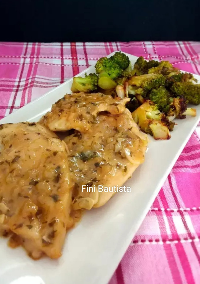 Una foto de Pechuga de pollo al vino blanco