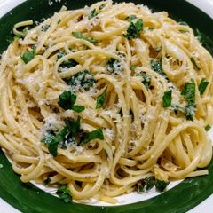 A picture of Aglio e olio.