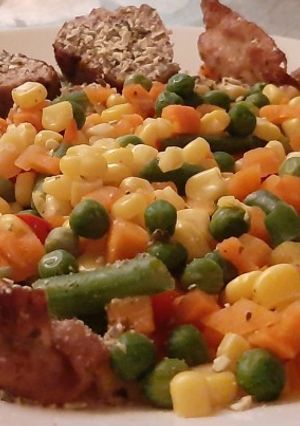 Tökmag bundás sertésszűz zöldségekkel recept fotója