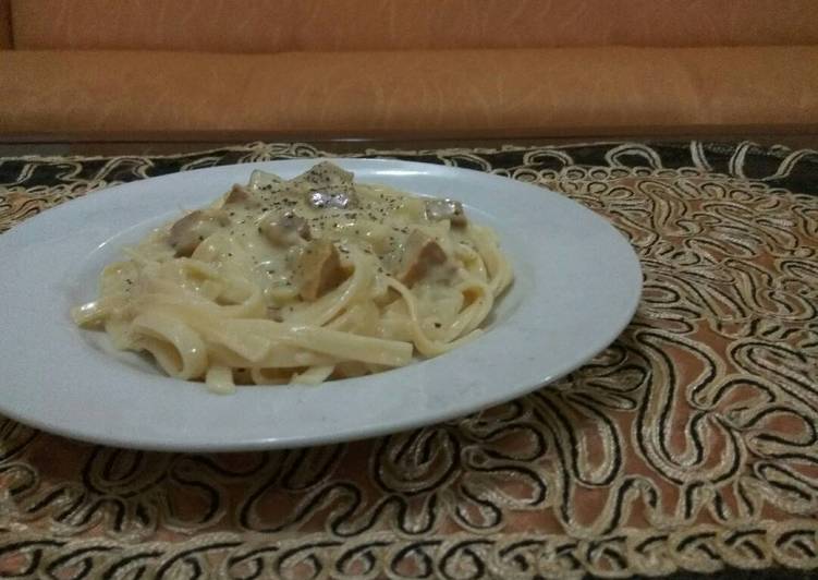 Bagaimana Membuat Simple Fettucine Carbonara with beef and black pepper Anti Gagal