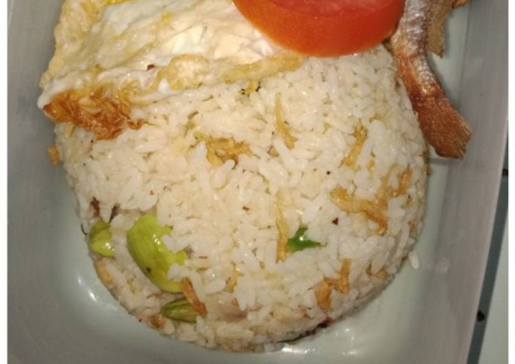 Nasi goreng putih teri medan