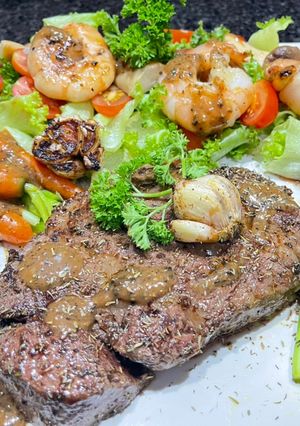 Hình của món Bò steak rau củ sốt tiêu đen.