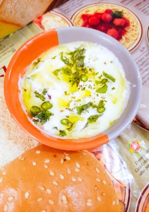 A picture of Tzatziki Sauce.