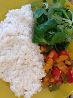 Una foto de Arroz blanco con guarnición