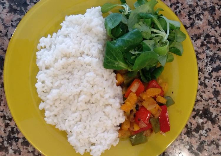 Arroz blanco con guarnición