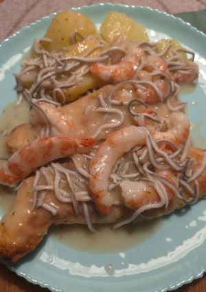 Una foto de Merluza en Salsa Marinera