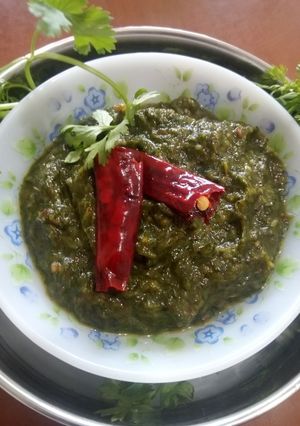 A picture of Dhaniya and Kachi keri ki Chutney.