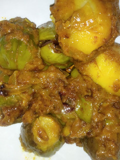 ભરેલા રીંગણ બટાકાનું શાક (Bharela Ringan Bataka Nu Shak Recipe I રેસીપી મુખ્ય ફોટો