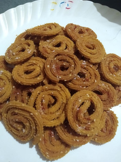 ચોખા ના લોટ ની ચકરી (chakri recipe in Gujarati) રેસીપી મુખ્ય ફોટો