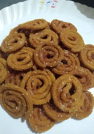 ચોખા ના લોટ ની ચકરી (chakri recipe in Gujarati) રેસીપી મુખ્ય ફોટો