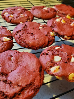 A picture of Red Velvet Cookies.