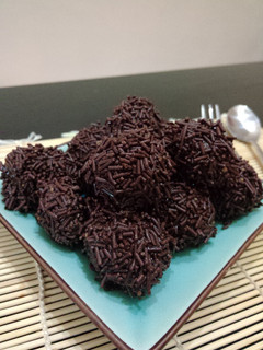 Foto resep Triple chocolate biscuit ball a.k.a bola biskuit coklat