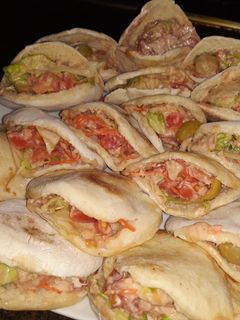 Una foto de Pan árabe (mekhmar) relleno