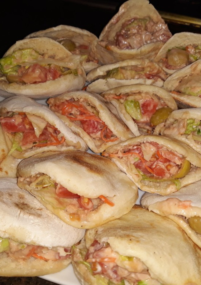 Una foto de Pan árabe (mekhmar) relleno