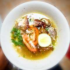 A picture of Soto Ayam Lamongan.