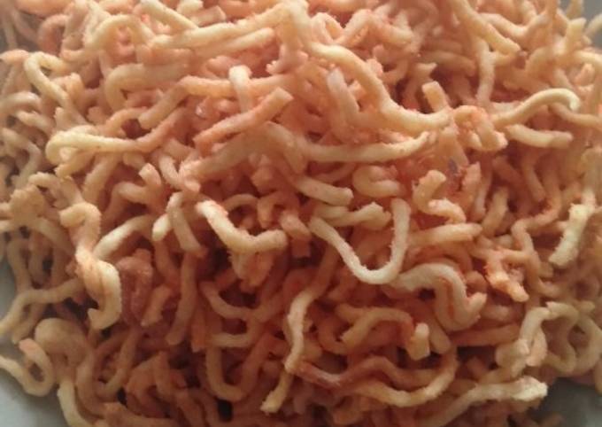 Mie kriuk krenyes (cemilan simple)