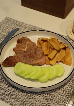 Hình của món Đùi cừu áp chảo.