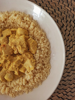 Una foto de Cous cous con pollo al curry