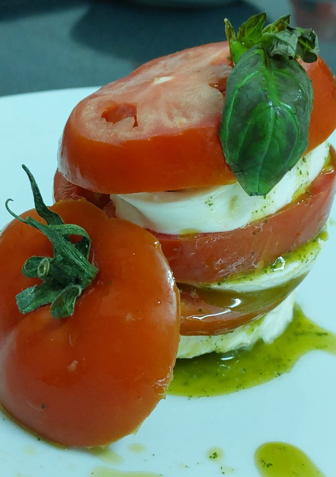 Una foto de Milhojas de caprese