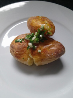Foto de Batata a murro com molho verde