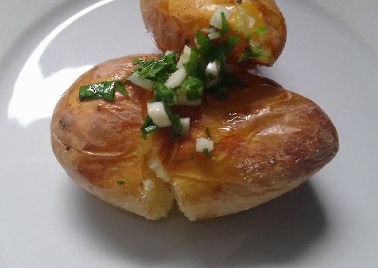 Batata a murro com molho verde