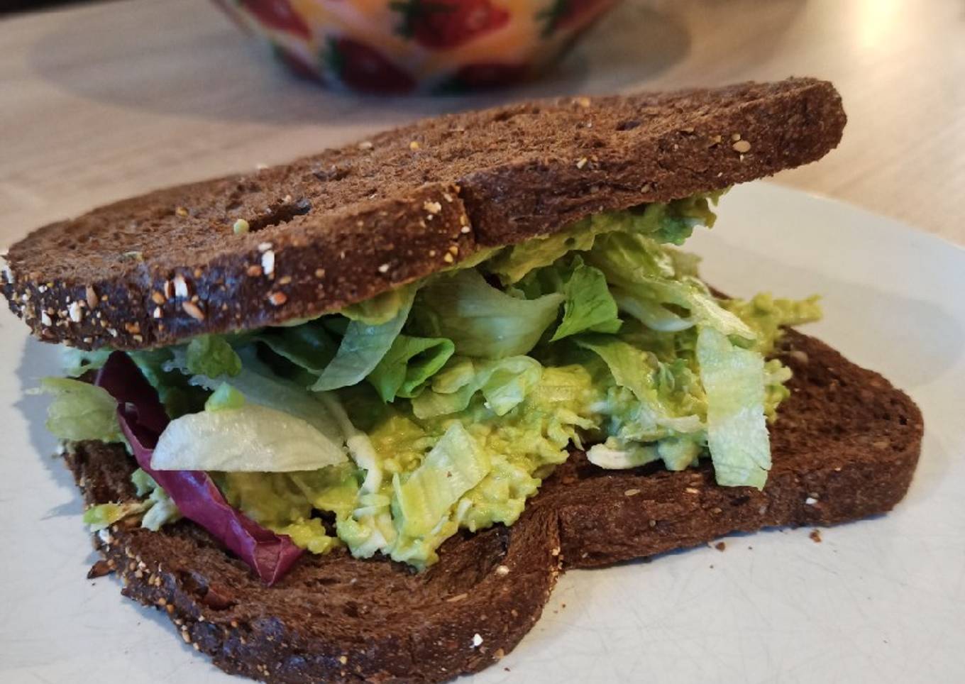 Sándwich de pollo con aguacate