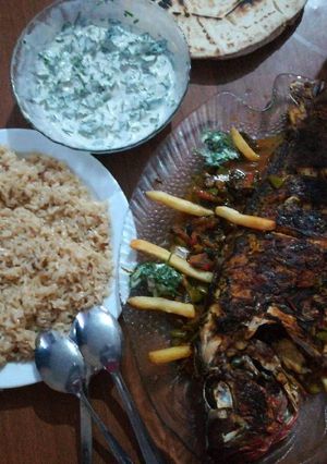صورة لوصفة 🎏 سمك مشوي بالفرن بالخضار و بقدونسية