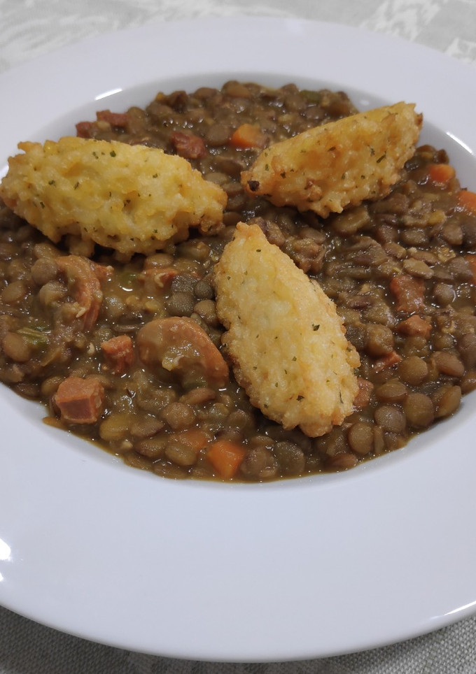 Una foto de Lentejas con bolitas de arroz