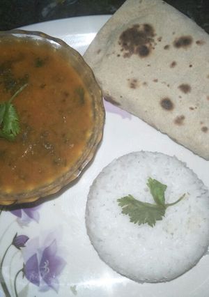 A picture of Dal palak bhaji.