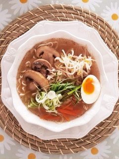 Una foto de Ramen de pollo