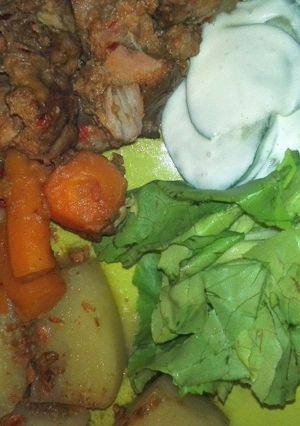 Zöldségben pácolt, zöldségen sült pecsenye recept fotója