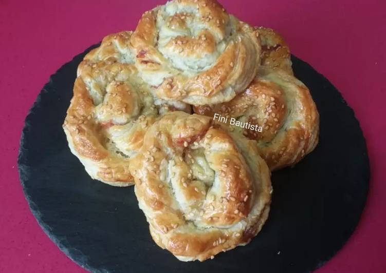 Hojaldre rosas de jamón Serrano