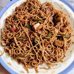 A picture of Veg Homemade chowmein.