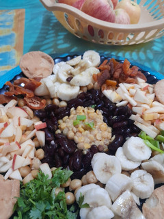 A picture of Quick Apple beans diet platter.