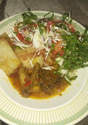 A picture of Doya da kwai da farfesun kaza.