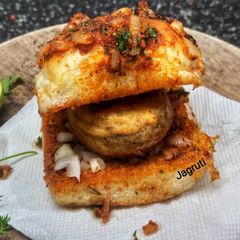 A picture of Masala Vada Pav !!.