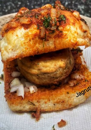 A picture of Masala Vada Pav !!.