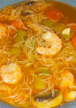 Une photo de Bouillon thaï aux crevettes 🍤🍜