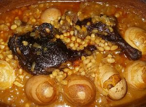 Sólet, füstölt libacombbal recept fotója