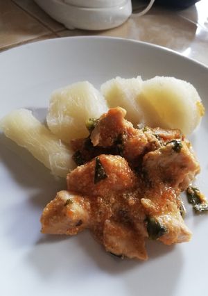 Una foto de Yuca con pollo