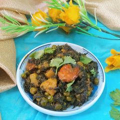 A picture of Palak Matar Aloo Chingri.